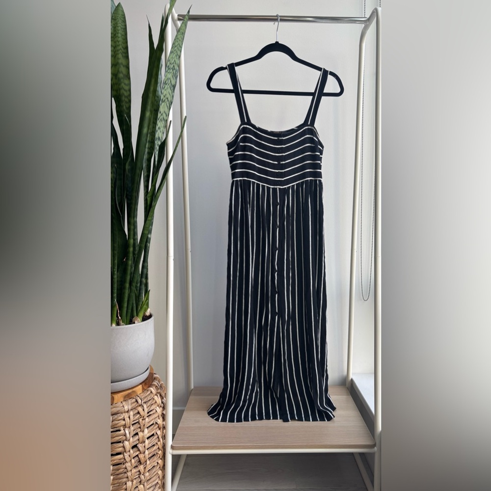 FOREVER 21 | Black & White Striped Contemporary Midi Dress M
